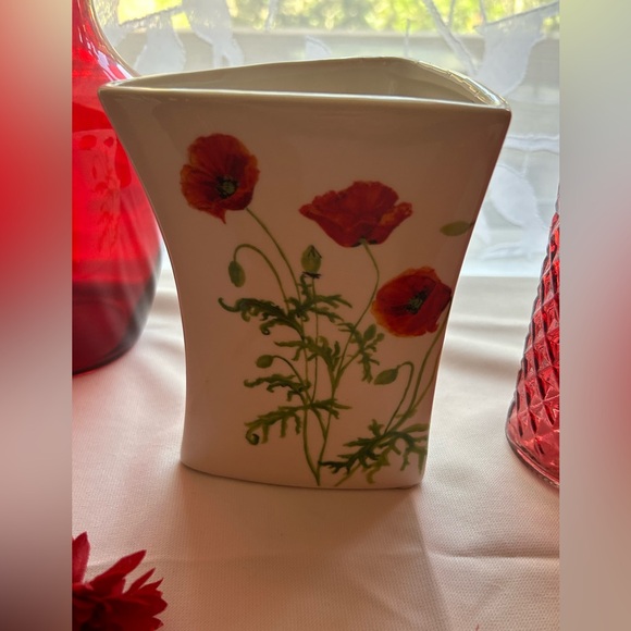 Rectangular Vase/Mug. Poppies & “Flanders Field” by J. McCrae on the side. 5.75” - Picture 3 of 14